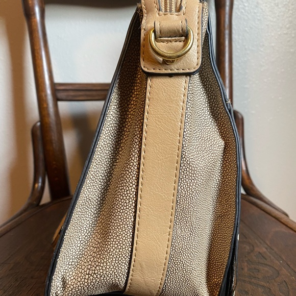 London Fog Cream Leather Purse - Picture 8 of 9